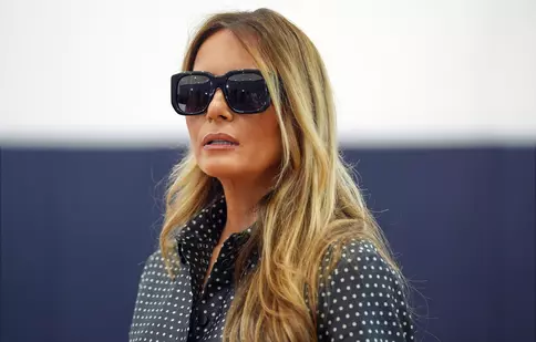 Melania Trump a întors toate privirile la sosirea la secția de votare. Detaliul observat la ținuta soției lui Donald Trump