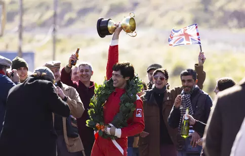 Ce știm despre Senna. Miniseria de pe Netflix, cu Gabriel Leone în rol principal, dezvăluie traseul vieții celui mai rapid pilot din toate timpurile