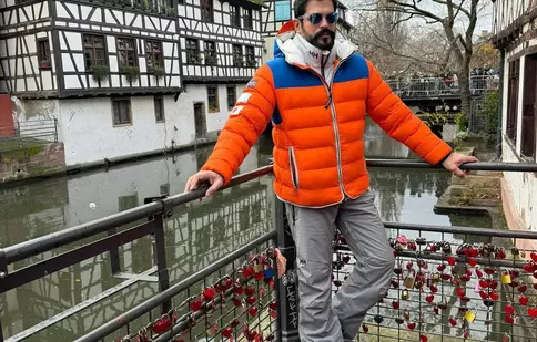 Burak Özçivit a împlinit 40 de ani. Actorul din „Dragoste infinită” și-a făcut cadou o vacanță în Europa alături de soție și cei doi copii