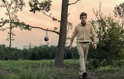 Serialul „Ziua șacalului” s-a lansat pe SkyShowtime. Ce rol joacă Eddie Redmayne
