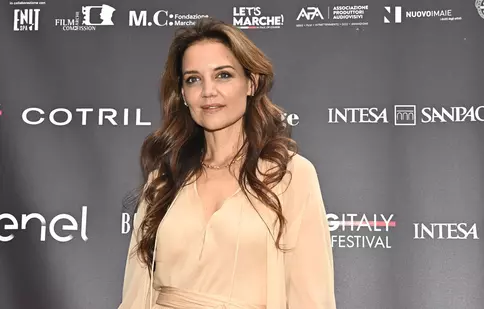 Katie Holmes, reacție dură după s-a zvonit că Suri a primit bani de la tatăl ei, Tom Cruise, după ce a împlinit 18 ani. „Puteți înceta să mai inventați lucruri”