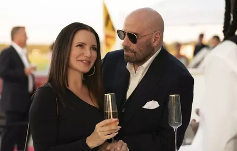 John Travolta și Kristin Davis, cel mai nou cuplu de la Hollywood. Fiica actorului i-a dat de gol