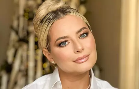 Laura Cosoi a revenit în sala de sport după nașterea celei de-a patra fiică. Ce imagine a publicat. „Sunt întrebată cum rezist”
