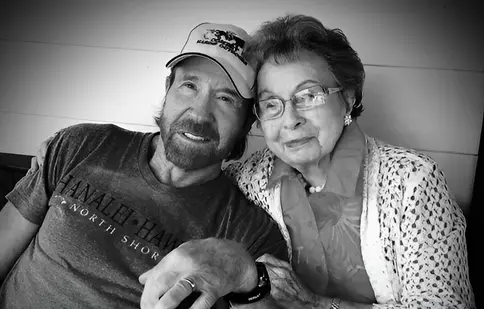 Mama lui Chuck Norris a murit la 103 ani. Ce dezvăluiri a făcut actorul despre „minunata” Wilma Norris Knight. „Ea m-a învățat”
