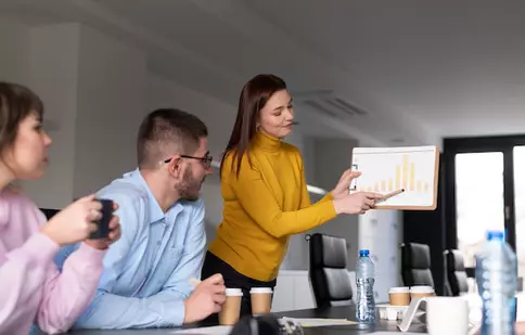Știați că poți finanța dezvoltarea afacerii tale ca liber profesionist prin credite IFN? Iată cum poți face asta