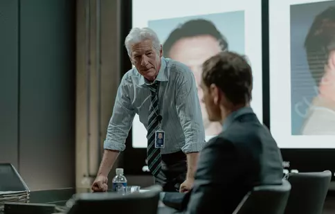 SkyShowtime a lansat trailerul oficial pentru „The Agency”. Când are premiera serialul cu Richard Gere și Michael Fassbender
