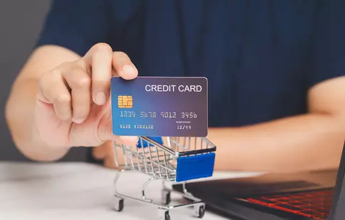 Ce trebuie să știi înainte de a aplica pentru un card de cumpărături