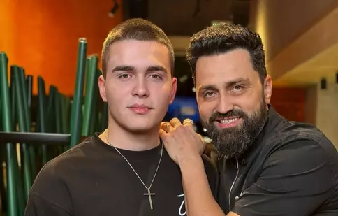 Orlando Zaharia lucrează împreună cu fiul său. Cu ce se ocupă Andreas în restaurantul juratului de la „Chefi la cuțite”