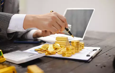 Diferențele dintre aurul 14k și aurul 18k - cum influențează valoarea la amanet