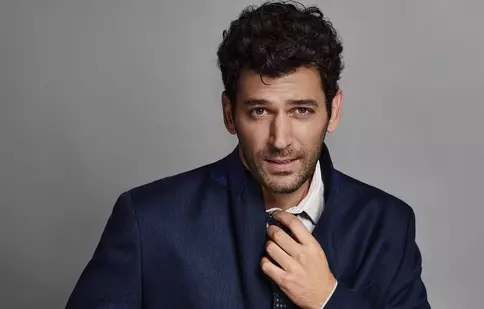 Murat Yıldırım, o nouă schimbare de look. Cum arată acum actorul din „Aziz”