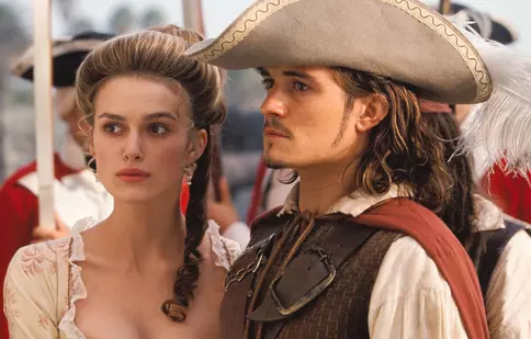 Orlando Bloom răspunde dezvăluirilor făcute de Keira Knightley privind franciza Pirații din Caraibe. „Azi se simte ca o altă viață”