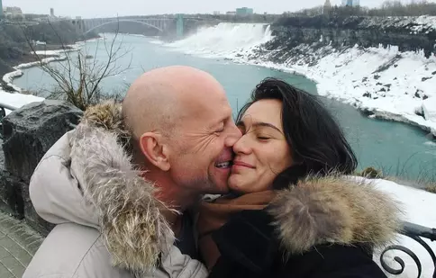 Emma Heming, declarație de dragoste pentru Bruce Willis de Ziua Îndrăgostiților. Soția actorului impresionează fanii cu amintiri prețioase de familie