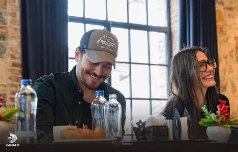 Demet Özdemir și Çağatay Ulusoy, pentru prima dată împreună într-un serial turcesc. Au început filmările noului serial turcesc „Eşref Rüya”