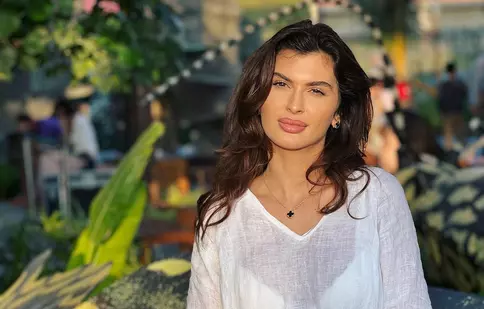 Mădălina Pamfile divorțează de milionarul albanez. Anunțul făcut de fosta asistentă TV, la un an de la cununia civilă din Dubai