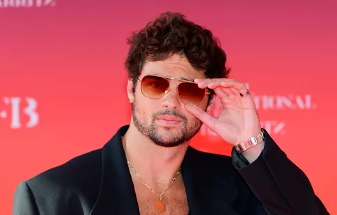 Noah Centineo, surprins cu noua iubită, o actriță celebră. Actorul din „Recrutul” este cu 8 ani mai tânăr decât ea