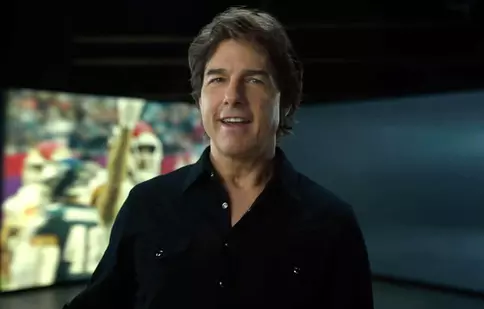 Tom Cruise, de nerecunoscut într-un promo pentru Super Bowl. Fanii s-au întrecut în comentarii: „Ce s-a întâmplat cu fața lui?”