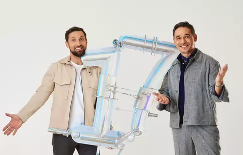 „Super Neatza” împlinește 17 ani. Ce surprize au pregătit Răzvan Simion și Dani Oțil pentru ediția specială de vineri