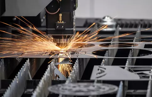 Industria auto și utilizarea aparatelor cnc pentru componente de precizie