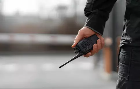 Serviciile oferite de o firmă de pază specializată: Protecția completă pentru siguranța ta