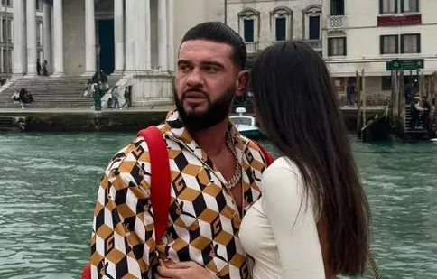 Dorian Popa, imagini cu iubita lui din vacanță. Tânăra este studentă la Medicină