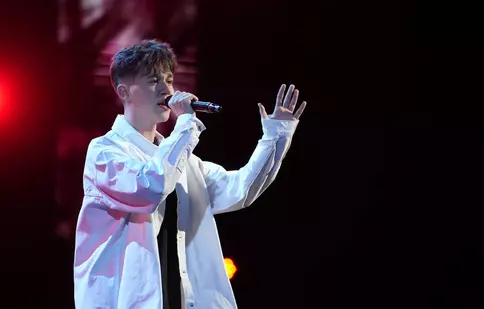 Un tânăr de 15 ani, cântăreț, actor şi înotător, a cucerit juriul de la X Factor. Delia: „A fost ireal!”