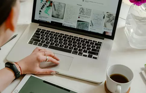 Cum modelează cultura pop jocurile de păcănele online