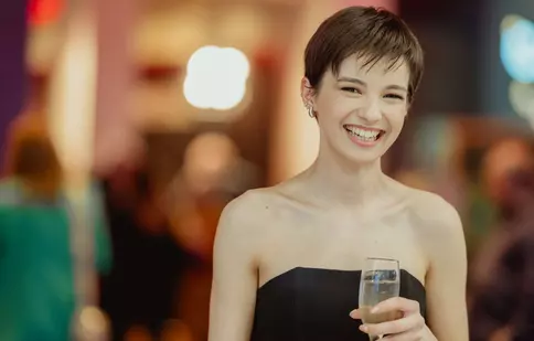 Karina Jianu a fost premiată pentru rolul din „Ana, mi-ai fost scrisă în ADN”. Ce trofeu i-a oferit Margareta Pâslaru