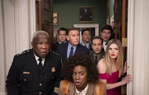 Miniseria „Reședința” se lansează pe Netflix. Producătoarea Shonda Rhimes speră la un nou succes după „Bridgerton”