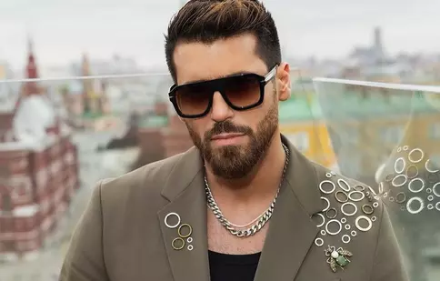 Can Yaman, primit cu urale de fanii brazilieni. Cum s-a distrat actorul în Rio de Janeiro