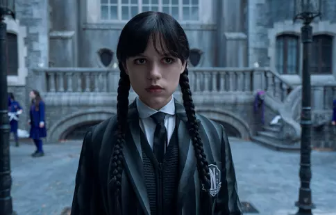 Primele imagini din culisele „Wednesday”, sezonul 2. Netflix dezvăluie actorii-surpriză care se alătură distribuției