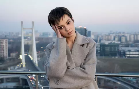 Karina Jianu, despre tunsoarea sa scurtă: „Nu regret deloc ziua în care am mers și am renunțat la o mare parte din păr”. EXCLUSIV