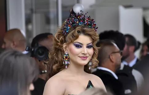 Actrița Urvashi Rautela, cea mai exravagantă apariție de la Cannes. Cum arată ținuta de 155 de milioane de dolari pe care a ales-o