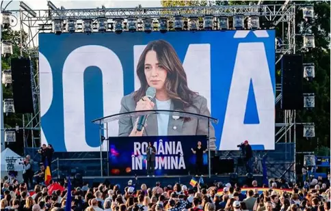 Andreea Raicu, mesaj dur la mitingul „România în lumină”: „Ca femeie, am fost învățată să tac”. Cum s-a fotografiat cu Nicușor Dan