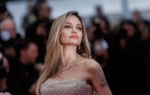 Angelina Jolie, din nou la Cannes după o absență de 14 ani. Actrița a avut un rol special la cina Trophée Chopard