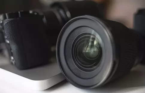 Cele mai accesibile camere mirrorless pentru pasionații de fotografie