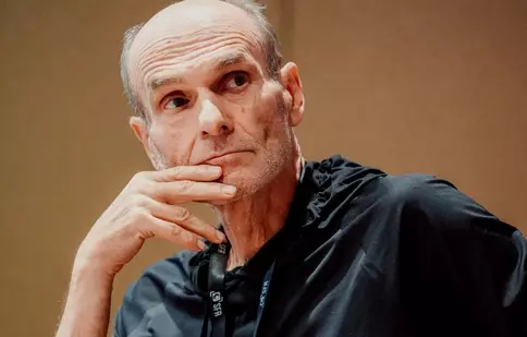 Cu cine votează Cristian Tudor Popescu în turul doi al alegerilor prezidențiale. Ce mesaj are pentru români. „Îi rog în genunchi”