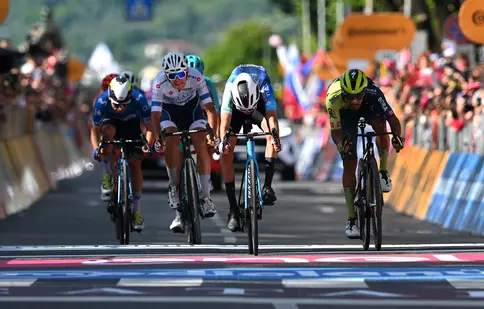 Giro d’Italia 2025, în direct pe Eurosport și Max: start spectaculos din Albania și 21 de etape de urmărit integral