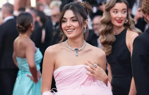Cum a arătat Hande Erçel la Festivalul de la Cannes. A întors toate privirile pe covorul roșu, la premiera „Mission: Impossible – The Final Reckoning”