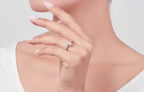 Inele de logodnă cu diamante. Simbolul elegant al unui nou început