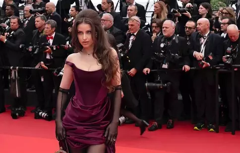 Iuliana Doroftei a ajuns la Cannes. Câștigătoarea „Bravo, ai stil” a furat toate privirile cu o ținută marca Vivienne Westood