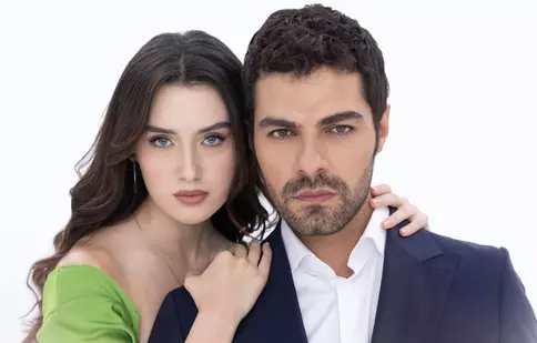 „Pe aripile iubirii”, un nou serial turcesc plin de pasiune și răzbunare, din 26 mai la Happy Channel. Cine sunt actorii din distribuție