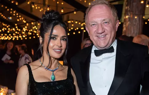 Salma Hayek, imagine de colecție cu soțul ei și fiica lor. Mesajul publicat de ziua lui François-Henri Pinault. „Mă îndrăgostesc de tine tot mai profund”