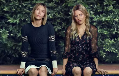 Două surori, o crimă și un trecut care nu iartă: „Sora mai bună”, noul thriller de pe Prime Video cu Jessica Biel și Elizabeth Banks