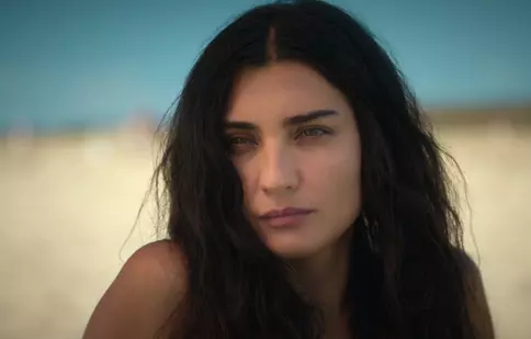 „Un alt sine”, sezonul 3: când încep filmările și ce actor i se alătură Tubei Büyüküstün în serialul de pe Netflix