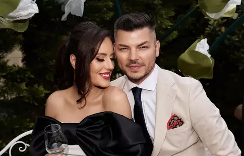 Valentin Luca și Roxana Ghiorghian au spus „DA”! Imagini emoționante de la căsătoria civilă a fostului finalist „Românii au talent” și a fostei prezentatoare de știri