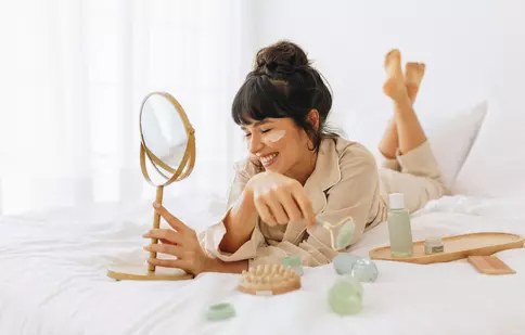 Minimalism în machiaj: ce produse alegi pentru un rezultat profesional
