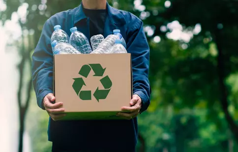 Reciclarea și reutilizarea sticlelor de plastic: ce trebuie să știi?