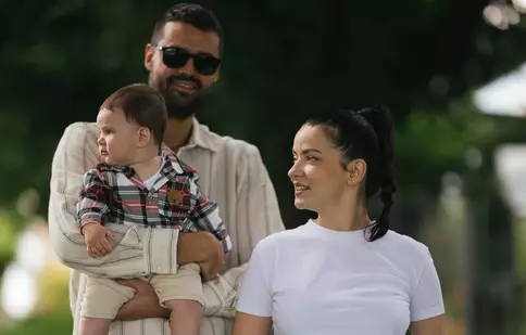 Anca Dinicu, imagini emoționante de familie alături de iubitul ei și fiul lor. „Îmi pare rău că lumea în care te-am adus nu e minunată”