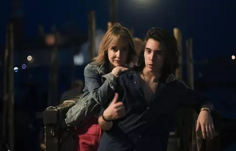 Luca, fiul cel mare al Medeei Marinescu, a împlinit 16 ani. Adolescentul a moștenit pasiunea pentru teatru și a urcat deja pe scenă