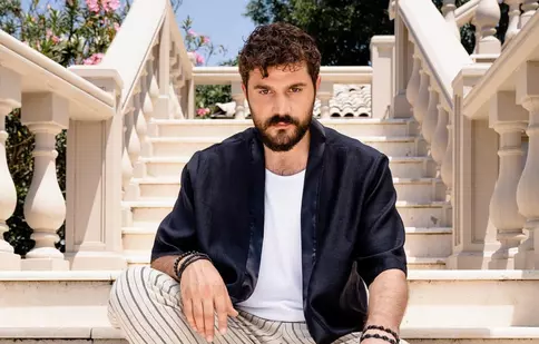 Burak Sevinç, Fikret Leto din „Dragoste fără hotare”, apariție spectaculoasă alături de iubita sa. Cine e superba actriță care l-a cucerit